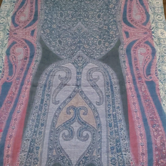 Charming Charlie Scarf/Shawl with Fringe approx size 80X22 - Picture 3 of 7